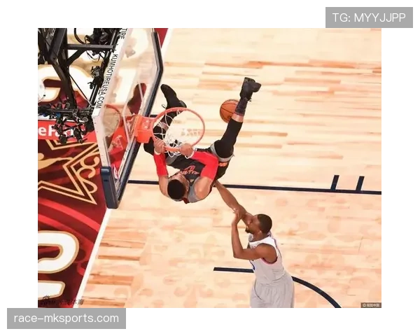 扎克拉文那私生活也太高级了吧，谁知道他球场外穿得跟个富二代似的！